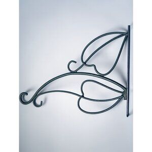 Decorative Metal Wall Bracket With Heart Design For Hanging Plants Or Lanterns